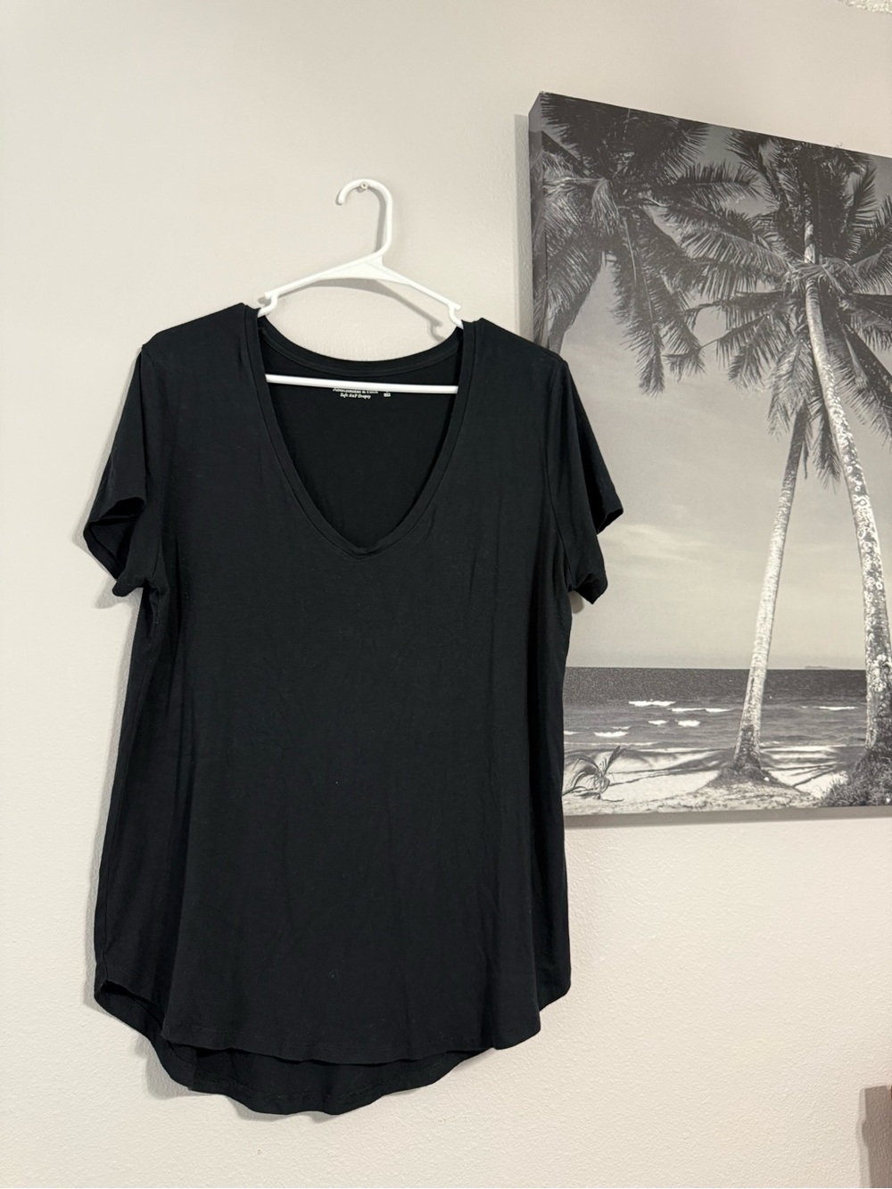 Abercrombie & Fitch Black V-Neck Tee - Picture 2 of 5